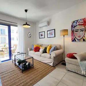 fridas-cozy-two-bedroom-apt.protaras-cy-hotels.com/